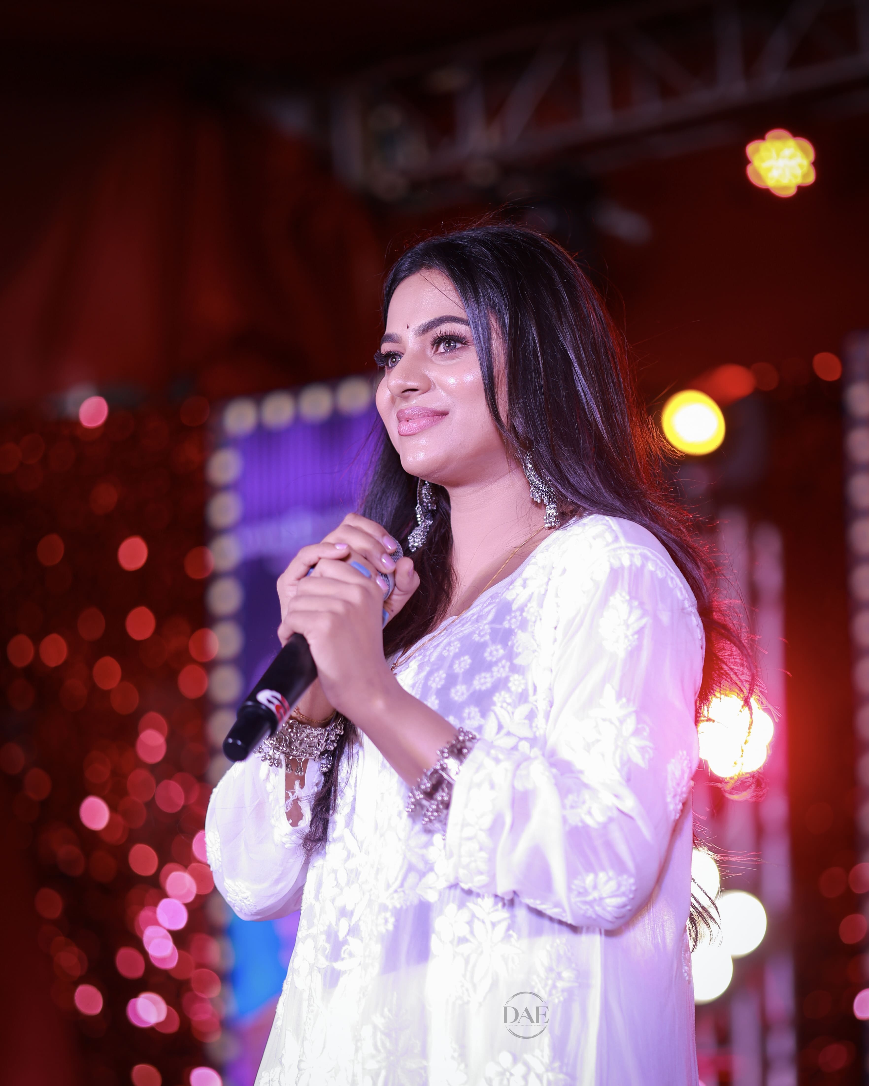 Abstract wedding ring capture