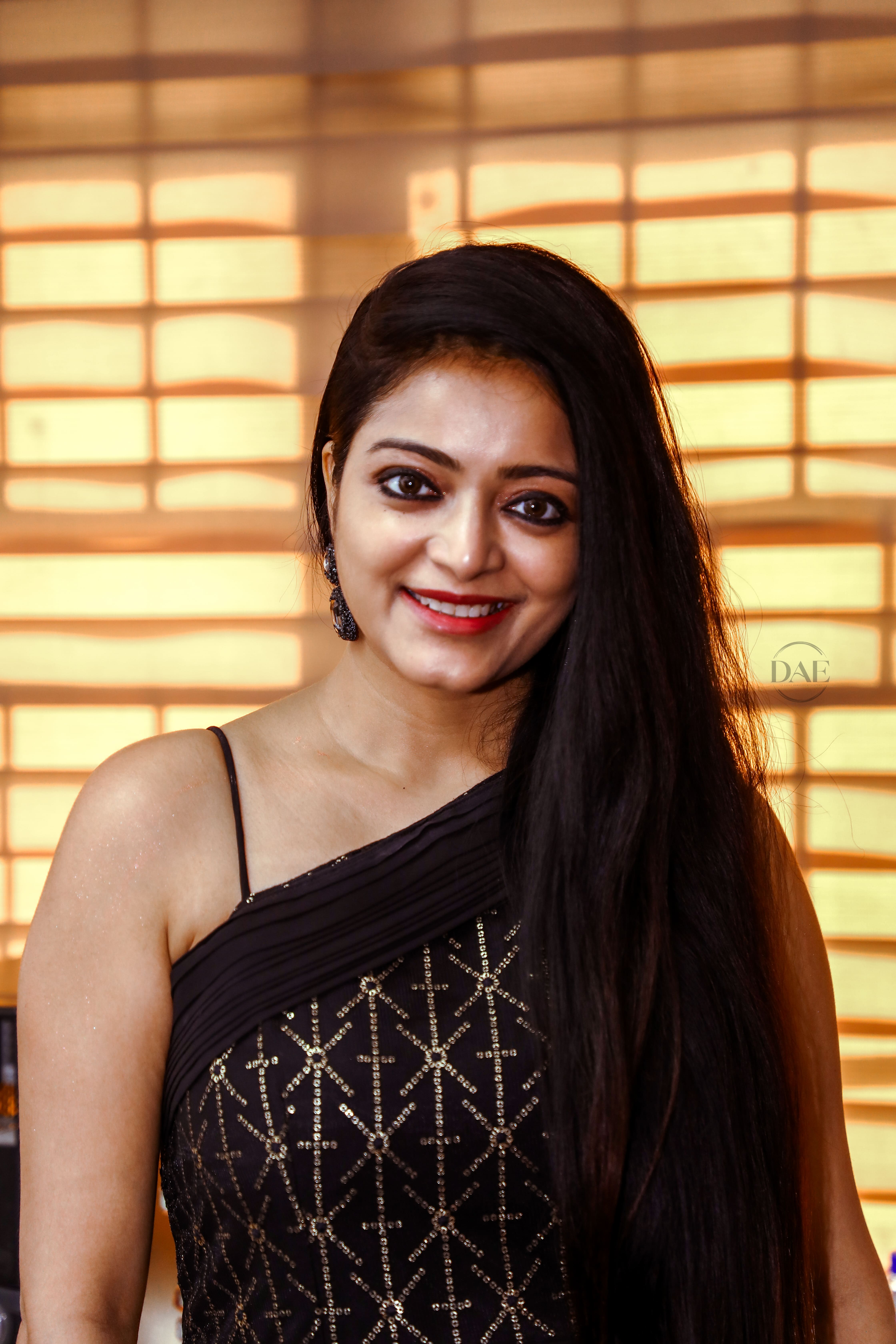 Abstract wedding ring capture